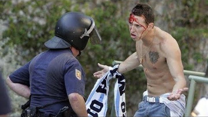 полицейский в центре брюсселя. группа задержания ово (гз ово). американские скинхеды. полицейский ловит вандала. полиция хулиганы.