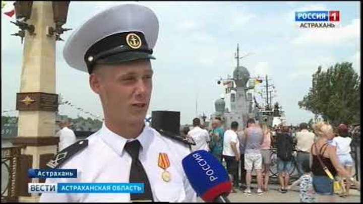 Контр адмирал нахимовского училища. Моряки керчи. Моряки керчи. Парад в севастополе ко дню вмф. Моряки керчи.