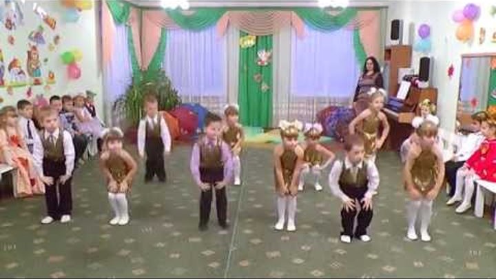 Топ топ по паркету танец в детском. Топ топ по паркету. Топ топ по паркету танец в детском саду. Танцевальный топ. Топ топ по паркету танец в детском саду.