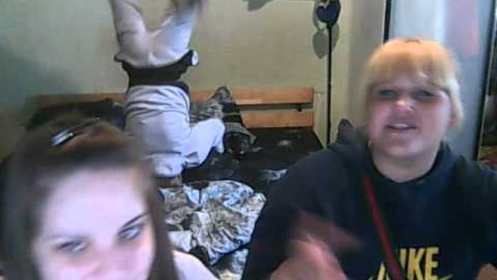 Пока отец нету дома. Приготовь себе обед пока мамы дома нет. Дети и бардак в квартире. Я уверен. Когда родителей нету дома.