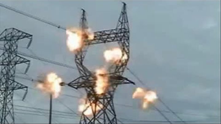 кз лэп. электрическая дуга 220кв. замыкание линии электропередач. фидер 110 кв. электрическая дуга 220кв.