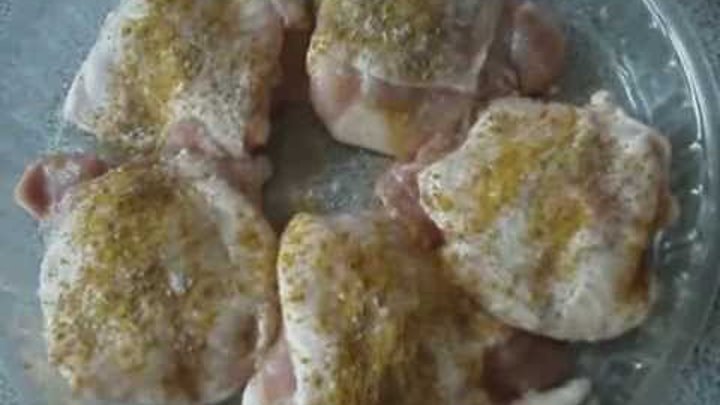 вкусные запеченные бедрышки в духовке. бедро куриное. куриные бедра в микроволновке. бедрышки на соли в духовке. консистенция куриных бедер в духовке.