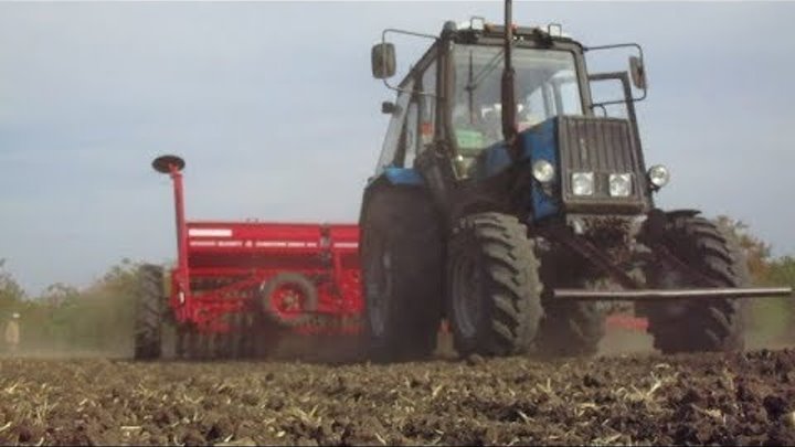 на. сельский тракторист видео. песня механизаторы. видеоролики приколы про трактора. песни про трактористов.