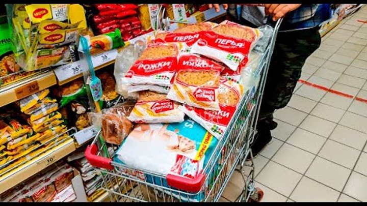 Дикси сотрудники. Просрочка патруль нижний новгород лицо. Просрочка в пятерочке. Пятерочка просроченные продукты. Просроченные продукты.