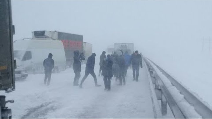 Таврида перекрыта сегодня почему. Трасса Дон в апреле заносы снега. Состояние дороги Таврида Симферополь на 19-00 19.03.2922. #Снегопад#на работу. Фотографии перекрытых дорог из-за сильного снегопада в Сочи.