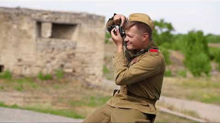 Включи боевые песни. Включи боевые песни. Фольклёрна военную тематику. Песни военных лет фото. Солдат с гармонью.