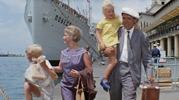 теплоход михаил светлов в фильме бриллиантовая рука. михаил светлов корабль из бриллиантовой руки. бриллиантовая рука пароход михаил светлов. пароход михаил светлов. бриллиантовая рука куда был круиз.