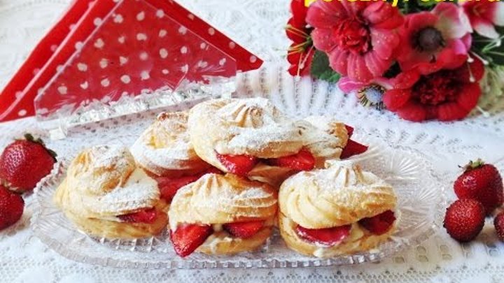 Эклеры с клубникой