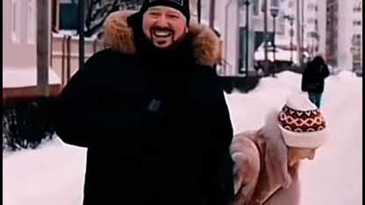 Сопля на носу видео прикол. Сопля на носу видео прикол. Сопля на носу видео прикол. С новым годом от медведя. Новым год смешно ролик.