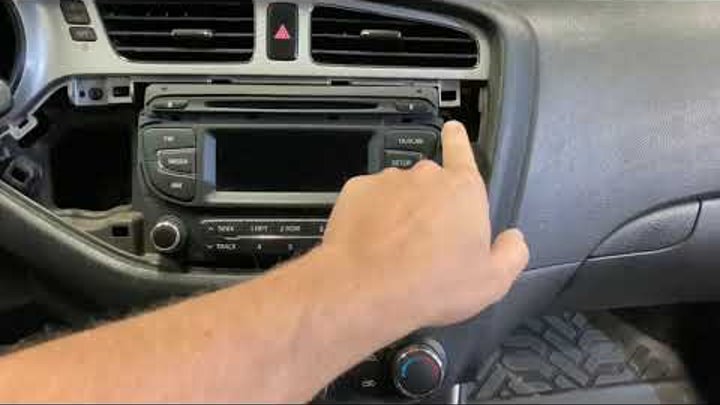Как снять магнитолу кия сид 1 Kia Ceed демонтаж штатной магнитолы + установка магнитолы Android