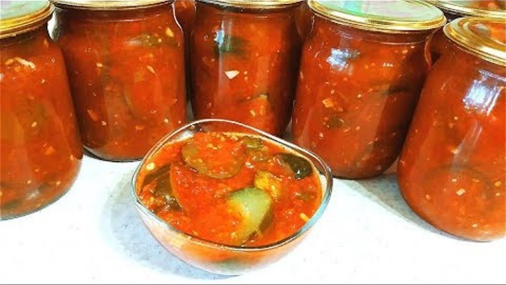 Огурцы в томатной пасте на зиму. Огурцы в томатном соусе на зиму. Рецепт огурцов в томатной заливке на зиму. Рецепт острых огурцов в томатном соусе. Рецепт острых огурцов в томатном соусе.