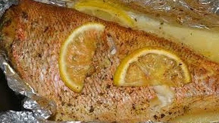 Запечь неочищенную. Горбуша в духовке сочная. Сёмга в фольге фото. Морской окунь в духовке в фольге. Запечь неочищенную.