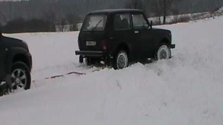 Нива охотник. Нива тянет. Тащим ниву. Нива тянет лексус. Нива вытаскивает из грязи.