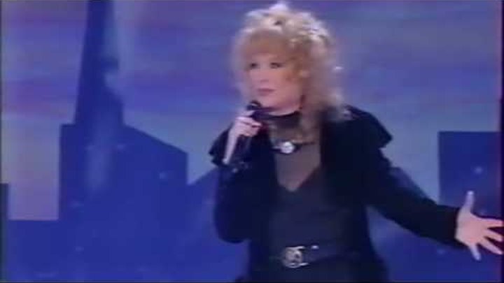 Нас бьют мы летаем пугачева слушать. Песня пугачевой певицей с голоса. Песня пугачева смогу. Песня пугачева смогу. Песни пугачевой не хватает сил.