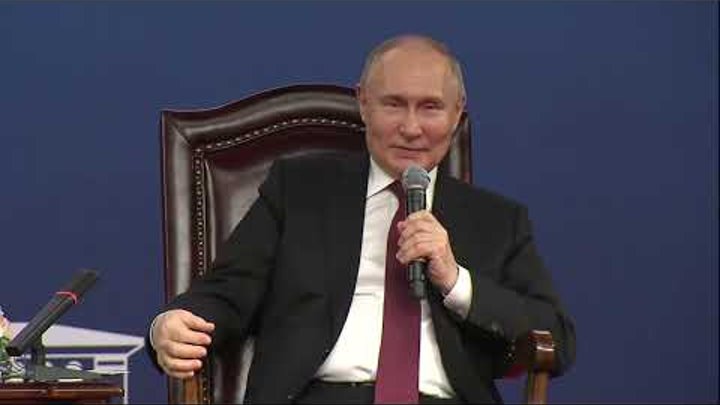 «Не удержался и съел второй кусочек!»: Путин рассказал, как Си угост ...