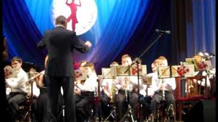 Играет духовой оркестр Московского областного музыкального колледжа  ...