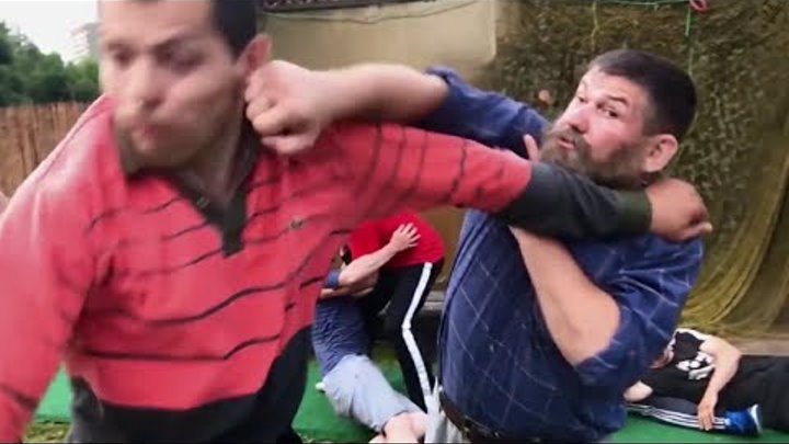 гопники нарвались на деда