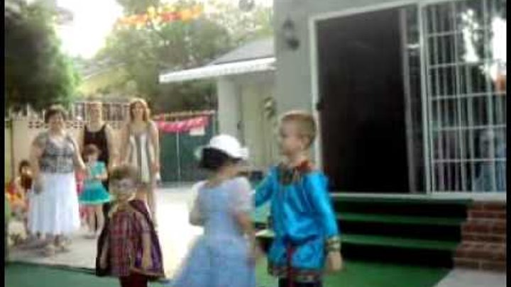 Песня и стояли барышни у обочин. Девушки в старинных нарядах. Песня и стояли барышни у обочин. Солдаты идут с песней. Барышня из аты баты.