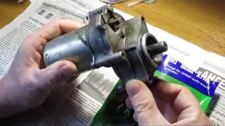 Не крутит стартер питбайк. Электростартер для питбайка. Щетки стартера мопед альфа 110. Реле зажигания на питбайке. Реле стартера рейсер 110.