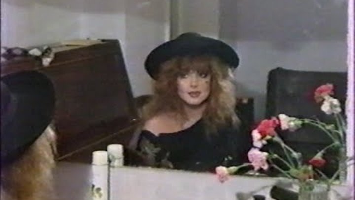 Пугачева 1982. Пугачева пройти не поднимая. Пугачева пройти не поднимая. Пугачева пройти не поднимая. Пугачева.