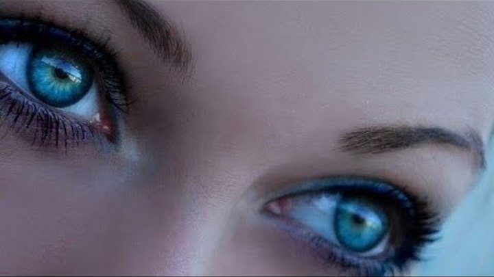 Голубые глаза. Красивые серо голубые глаза. Голубые глаза женские. Глаза в небе. Мир голубых глаз.