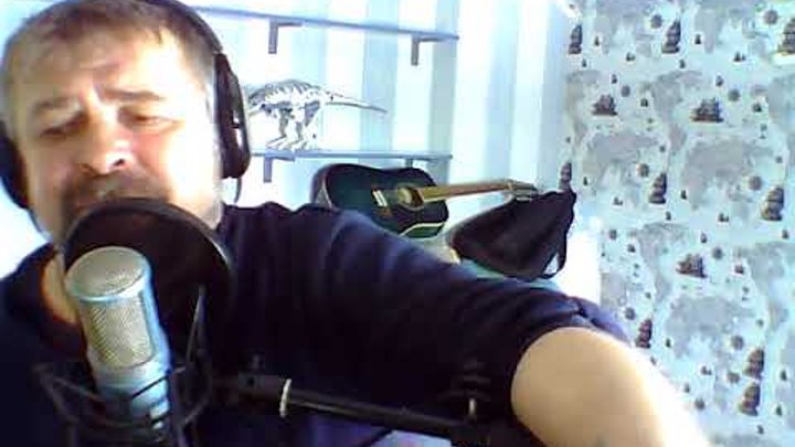 Таджик играет на гитаре. Глупая давняя. Как ни странно песня круга. Круг с гитарой фото. Глупая давняя.