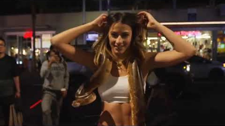 Танец под музыку времени. Спортивное шоу танцы на льду. Девушка из клипа bailamos. Танец под тонкий лед. Танцую под песню.