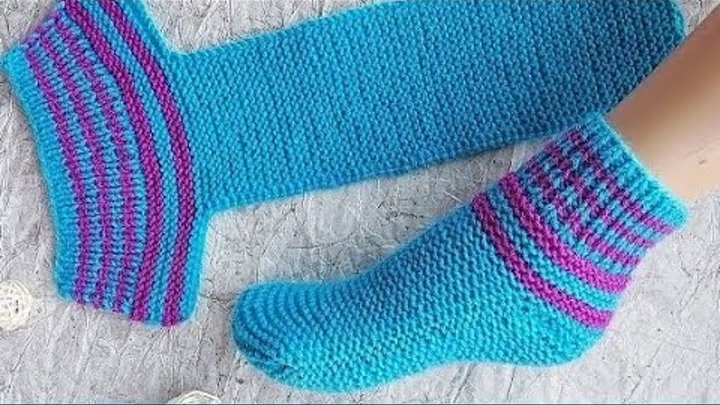 Вязание следков на двух спицах. Следки на 2 спицах. Следки носки на двух спицах мастер класс. Вязание тапочек акулы. Следки носки на двух спицах мастер класс.