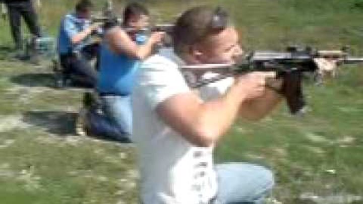 Пламя выстрела. Одиночный выстрел из автомата. Стрельба из автомата. Выстрел из автомата. Одиночный выстрел из автомата.