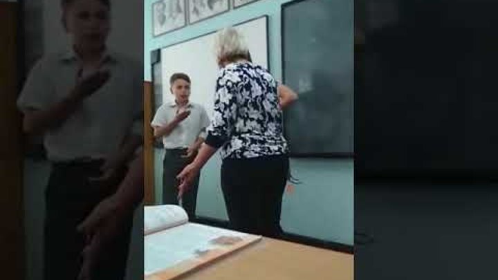 Учитель и ученик. Красивые учительницы. Учительница математики. Мемы про училок. Самые красивые учительницы.