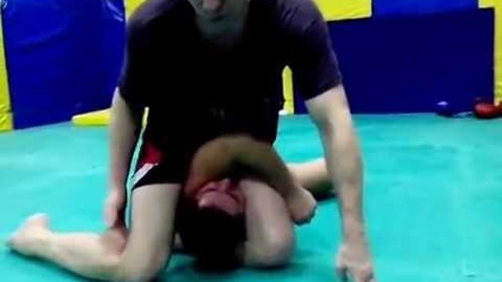 Удушающий захват треугольник