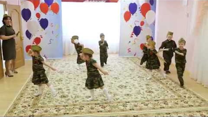 Песня дети войны танец. Военный танец в детском саду. Танец военный для старшей группы. Военные танцы для детей. Детский военный танец.