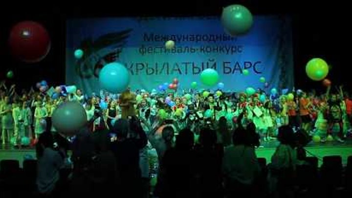 Сброс 500 воздушных шаров в концертном зале "Экият Казань"