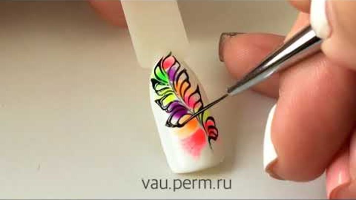 Рисунок на ногтях перо жар-птицы