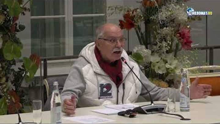 Никита Михалков выступил на культурном форуме в Санкт-Петербурге