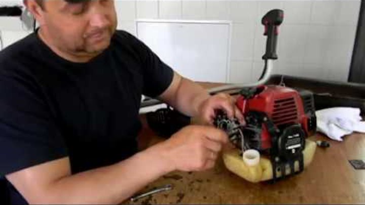 Регулировка мотокосы 250. Глохнет триммер при нажатии на газ причины. Бензокоса теряет обороты. Триммер заводится и глохнет. Бензокоса высокие обороты на холостом ходу.