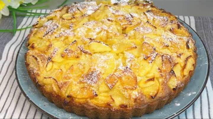 Простая шарлотка на сковороде