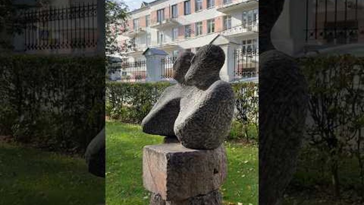 Скульптуры в Губернаторском саду города Ярославль.