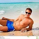 Sunbathing по русски. Видео парни загорают. Видео парни загорают. Видео парни загорают. Мужчина загорает на пляже.