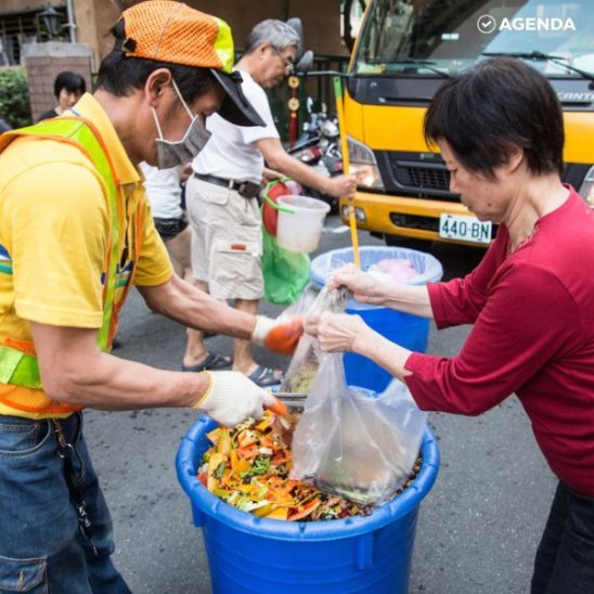 Как Южная Корея выигрывает мусорную войну