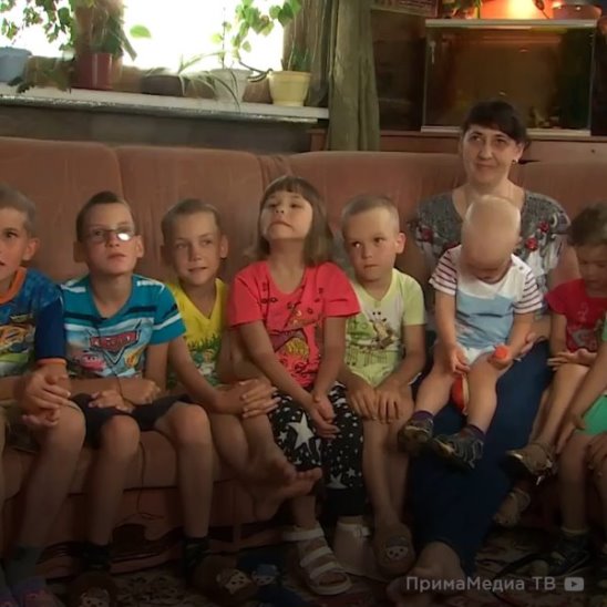 Семья из Владивостока усыновила 9 детей с хроническими диагнозами