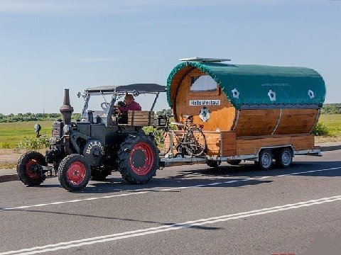 Болельщик из Германии едет на ЧМ-2018 на тракторе