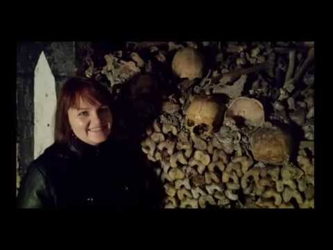 Девочка в катакомбах парижа