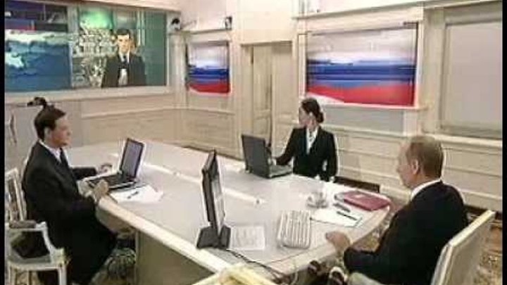 30 декабря 2002. Прямая линия Путина 2002 экраны на улице.