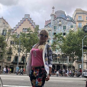 Фотография "Барселона август 2019. На фоне шедевров архитектуры Гауди."