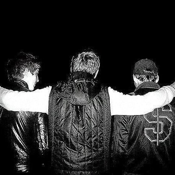 Брат за брата извините таковы. Расплатилась за брата. Брат за брата. Картинки за брата порву. Брат на аву.