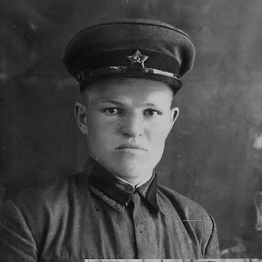 Фотография "Мой дед Серый Александр Прокопьевич, 1919 года рождения. Воевал. Дед был очень скромный и про войну ничего не рассказывал,  был водителем на грузовике, возил снаряды. Совершенно случайно узнали, что закончил войну в Берлине. На фото он с моей бабушкой,"