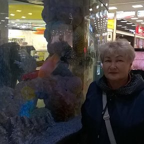 Фотография "Я возле аквариума в "Красной площади""