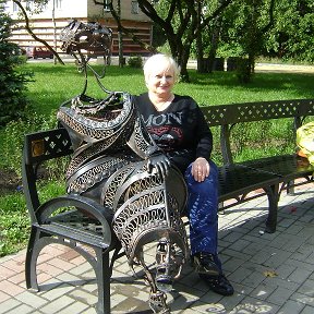 Фотография "В Гатчине.... сижу с дамой из прошлого... !!! Солнышко пригрело, так хорошо просто отдыхать после многочасовой прогулки."