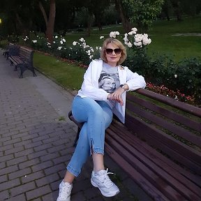 Фотография "Мой любимый, цветущий, шикарный парк Коломенское...денек и вечерок с подругой...после теплохода...в розах...эх хо ро шо😀⚘️душевный покой...❤🎶👍"